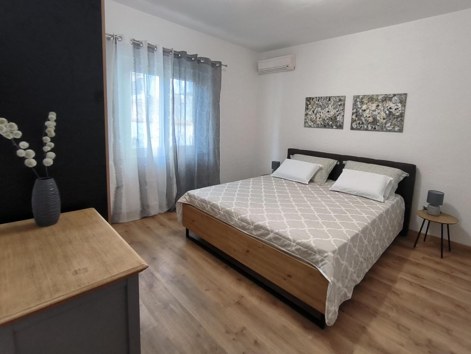 Tihana-Ground Floor With Large Terrace Makarska Dış mekan fotoğraf
